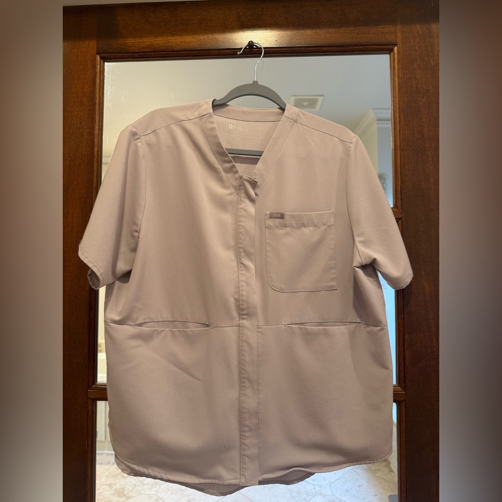 Figs Women’s Zippered Scrub Shirt